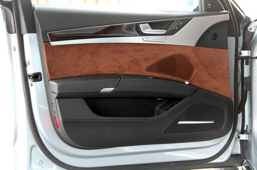 Детали интерьера Audi A8 Hybrid (D4) 2011 года  (WW) (фото 21 из 67)